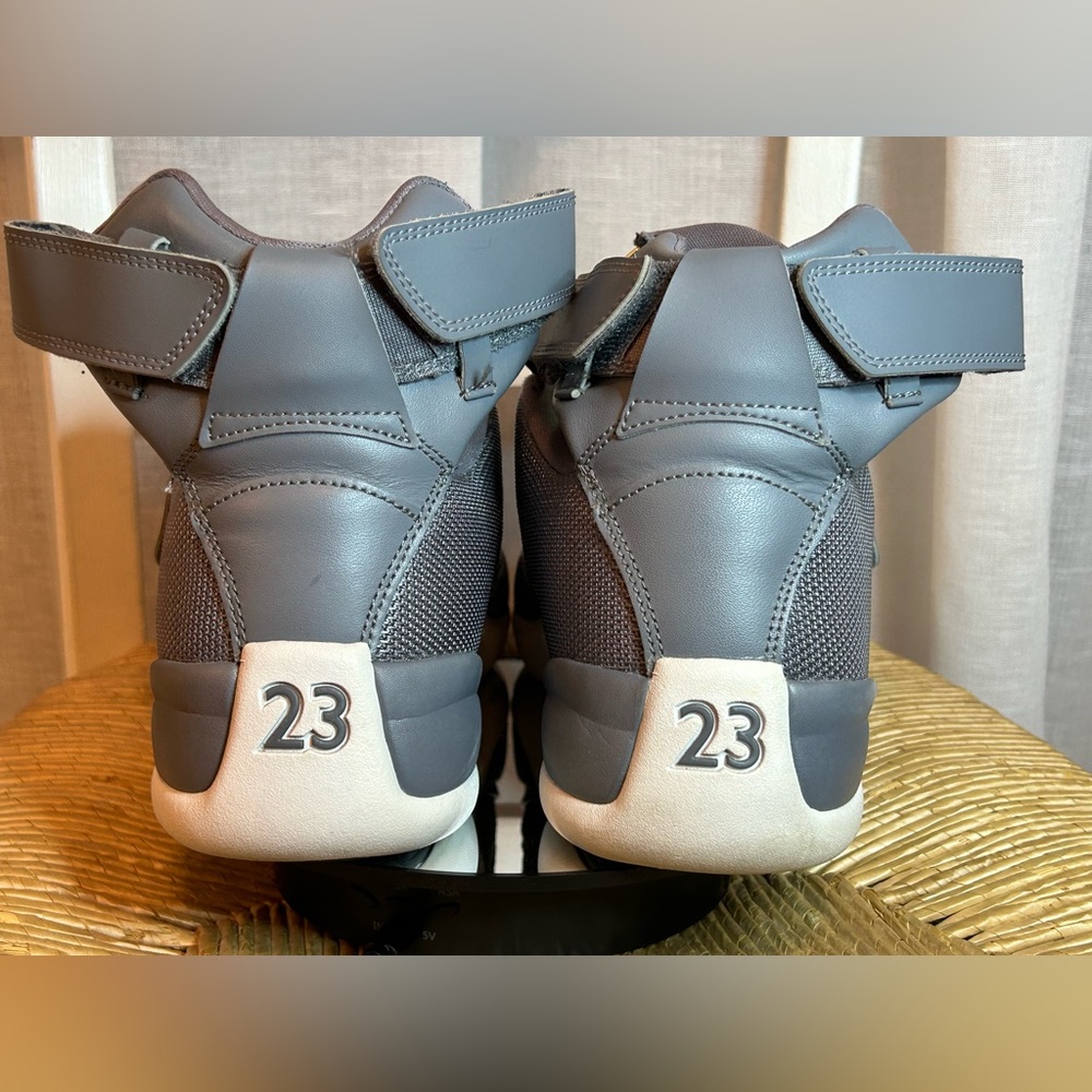 Jordan 12 retros hybrid, grey, men’s size 9.